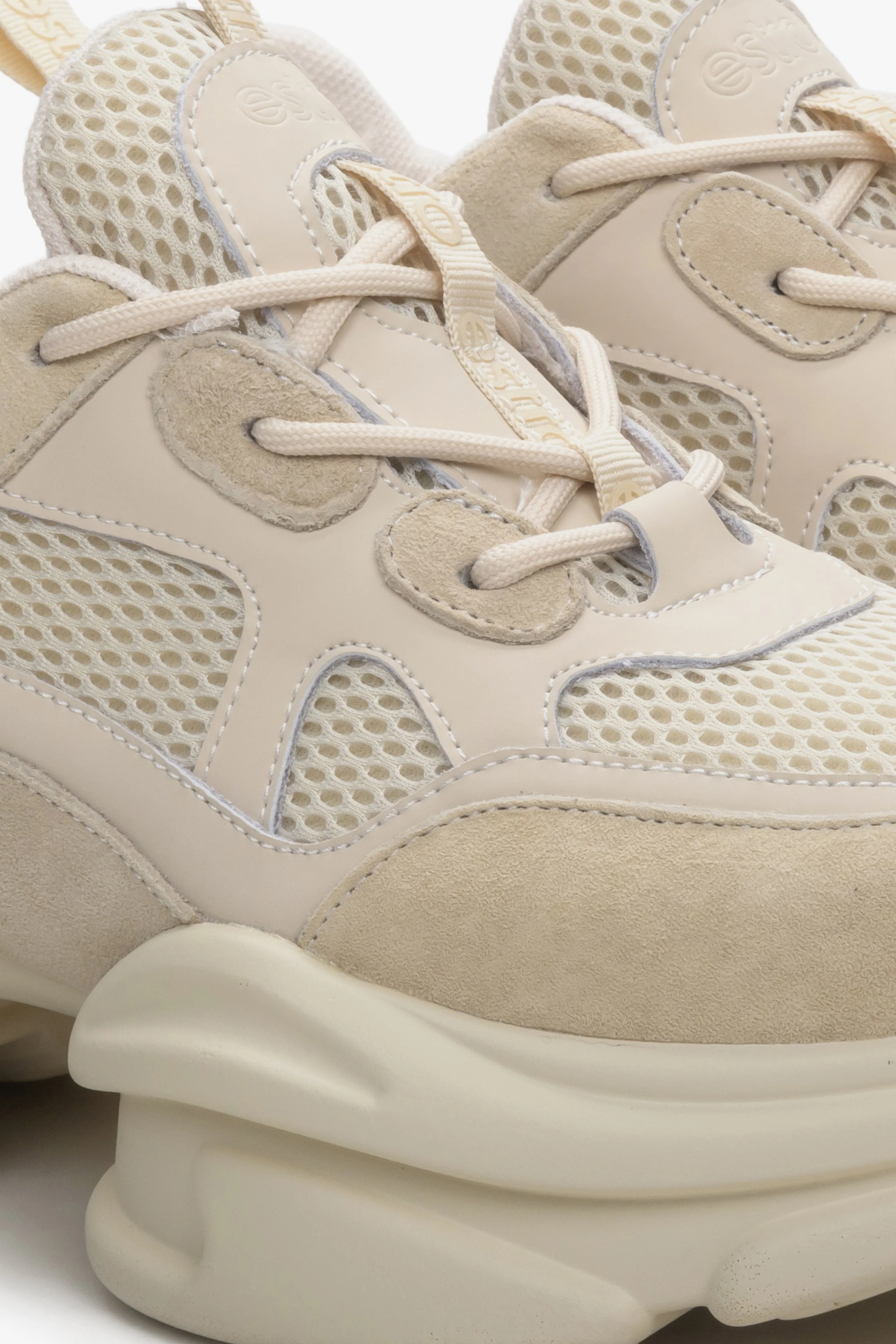 Beżowe sneakersy damskie z zamszu naturalnego z siateczką Estro ER00114170 - Image 7