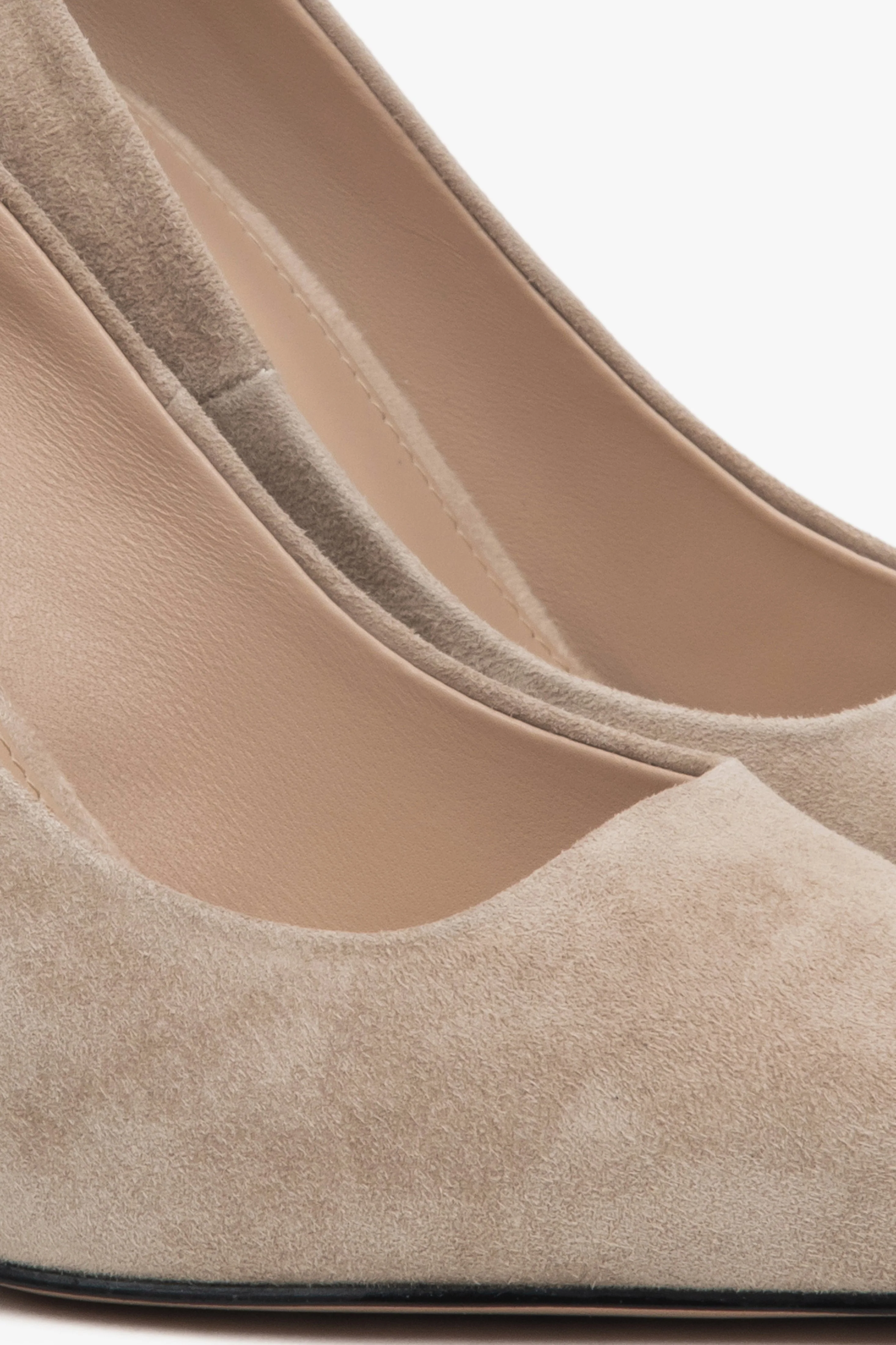 Beżowe buty damskie na obcasie z weluru naturalnego Estro ER00117234 - Image 7