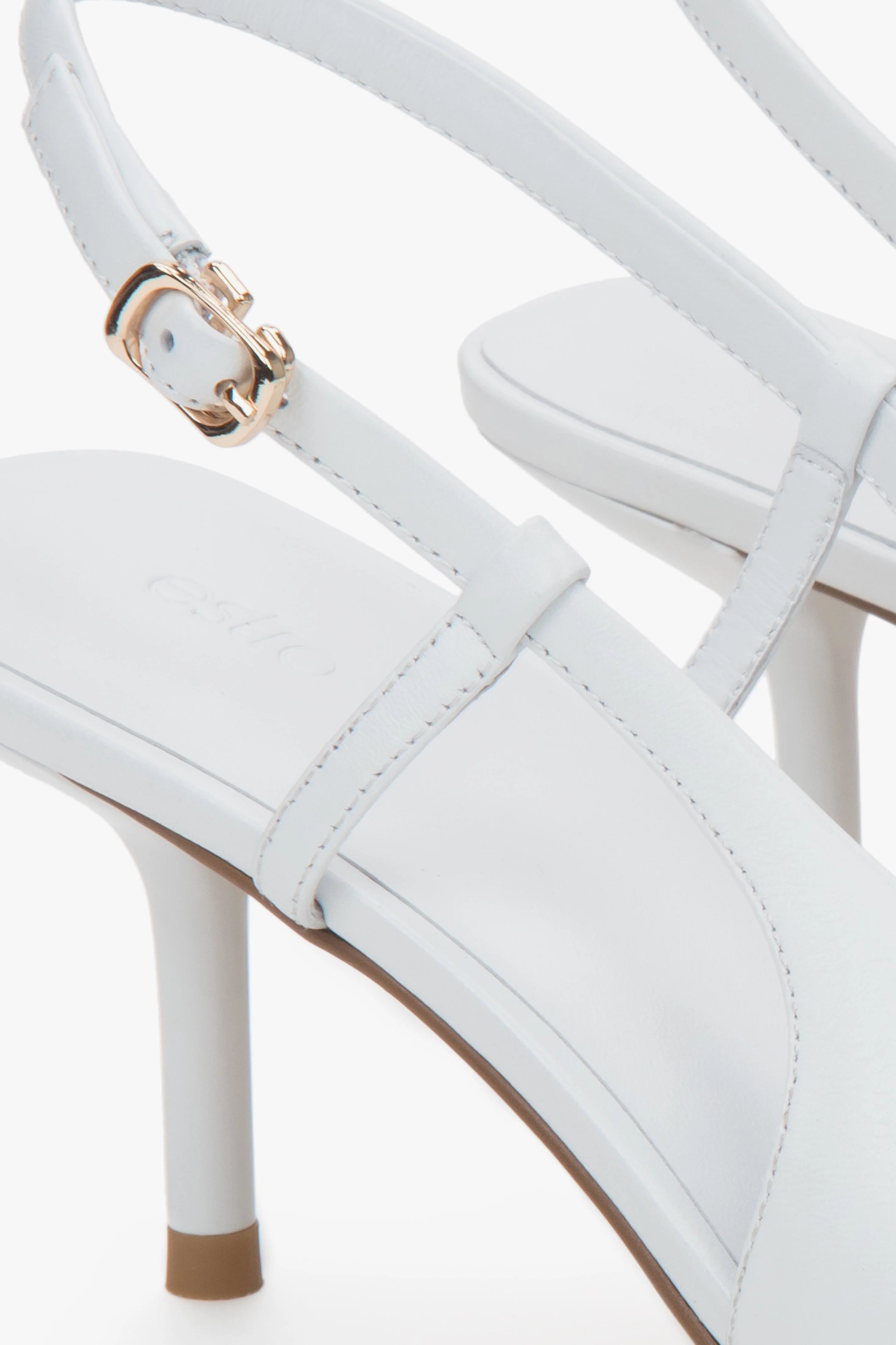 Białe czółenka damska z odkrytą piętą typu slingback na stabilnej szpilce Estro ER00116920 - Image 6