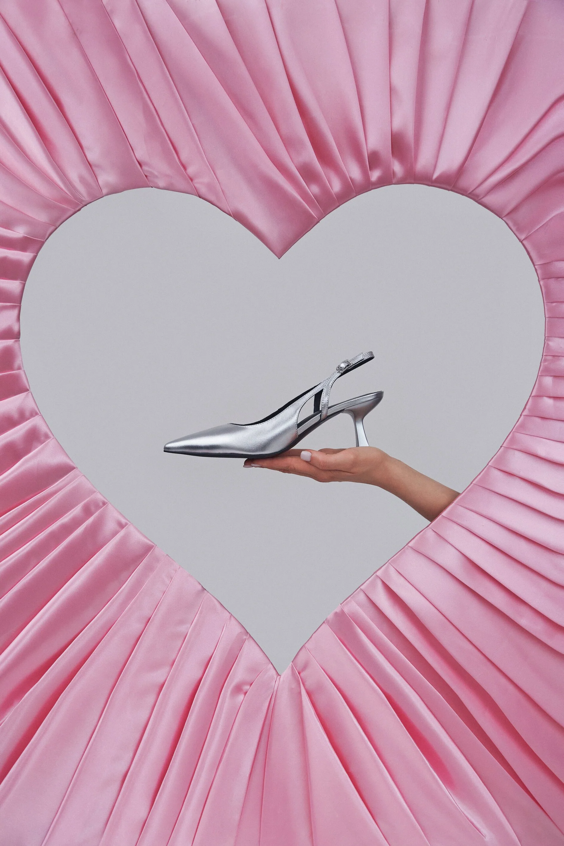 Srebrne czółenka damskie typu slingback ze skóry naturalnej Estro X MustHave ER00114246 - Image 6