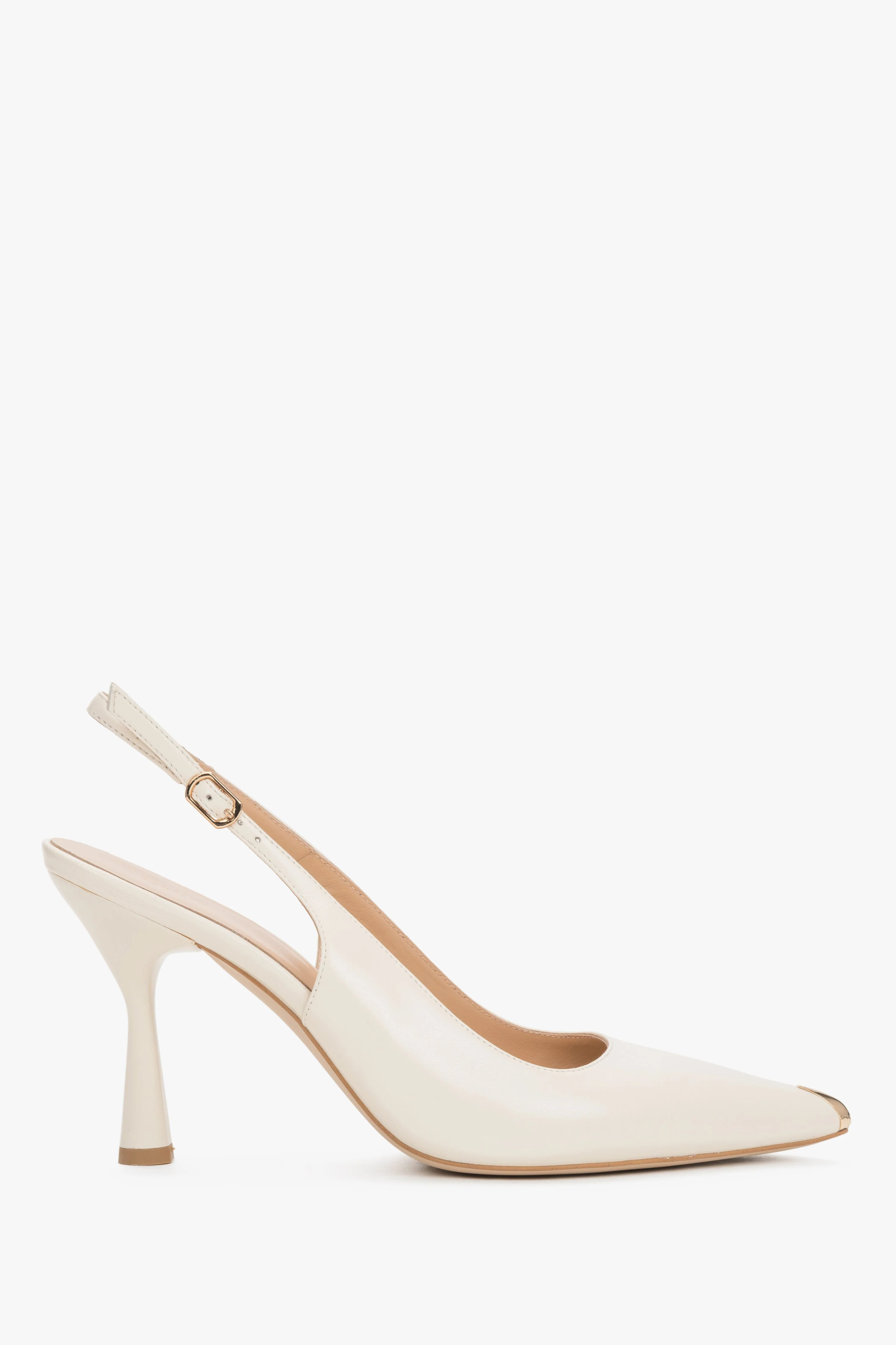 Jasnobeżowe skórzane czółenka damskie typu slingback na obcasie ze złotym czubkiem w szpic Estro ER00119582 - Image 3