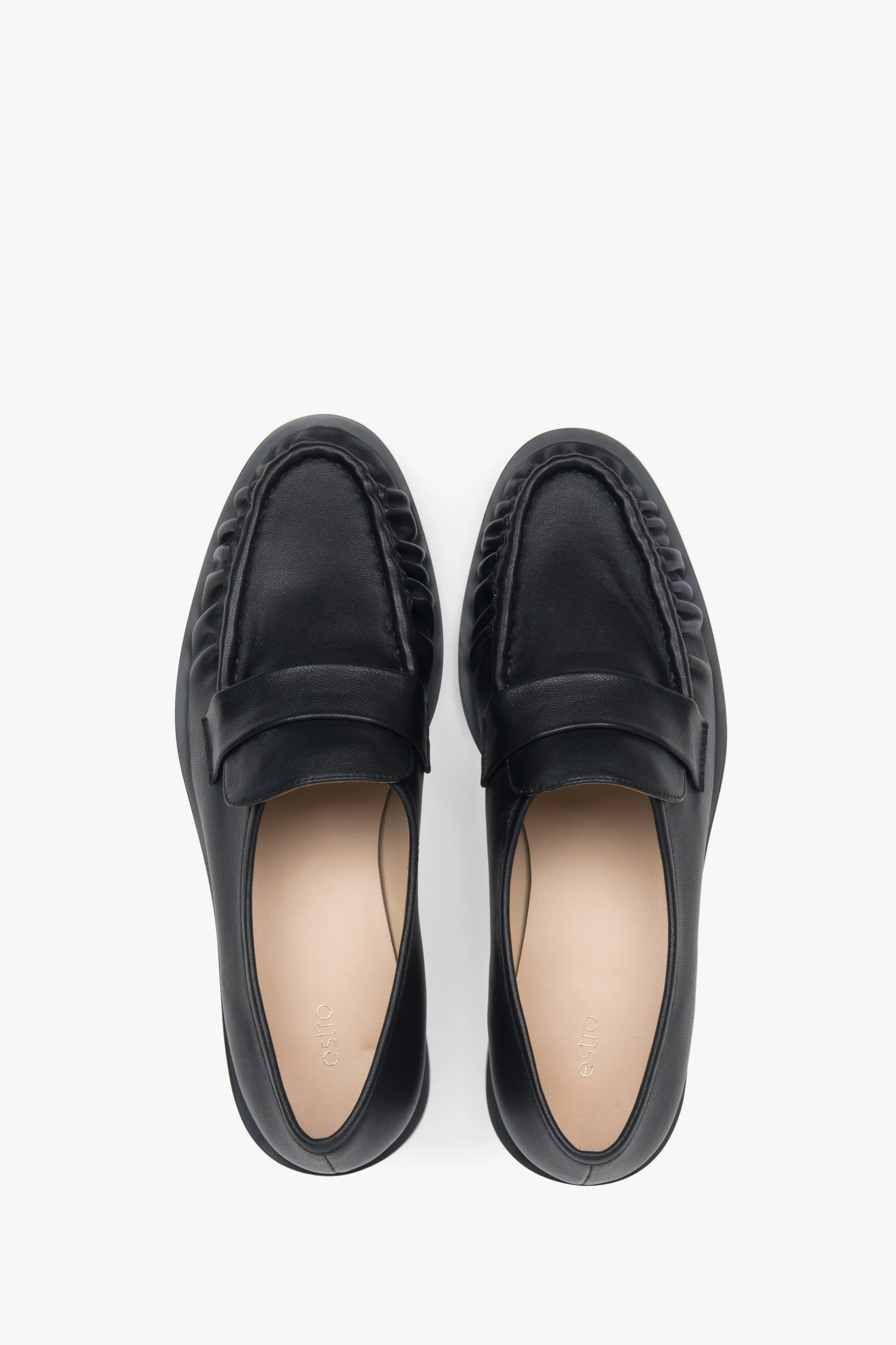 Czarne loafersy damskie ze skóry naturalnej z ozdobnym marszczeniem Estro ER00117193 - Image 4