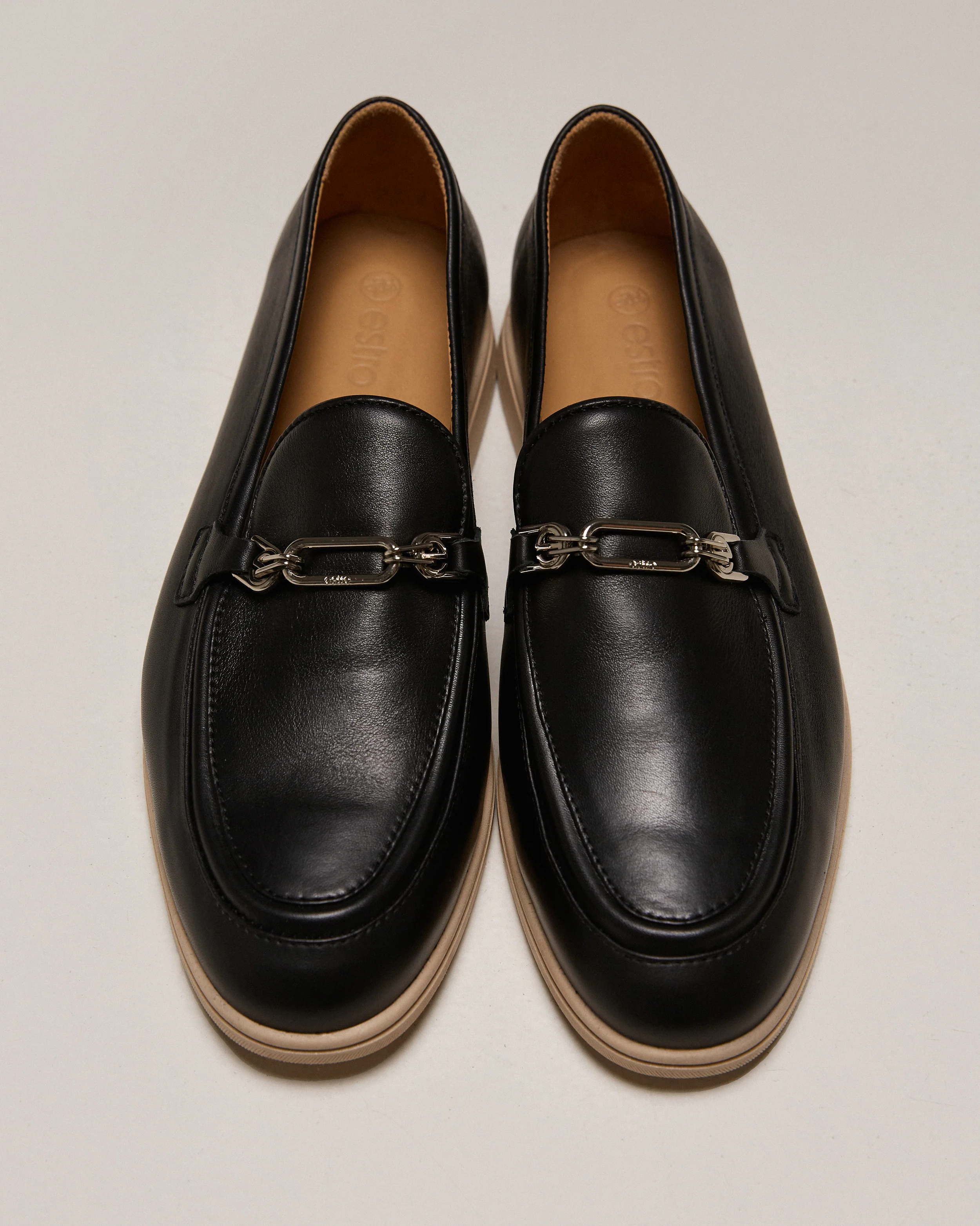Czarne loafersy damskie z włoskiej skóry naturalnej Premium ze srebrnym łańcuszkiem Estro ER00115614 - Image 2