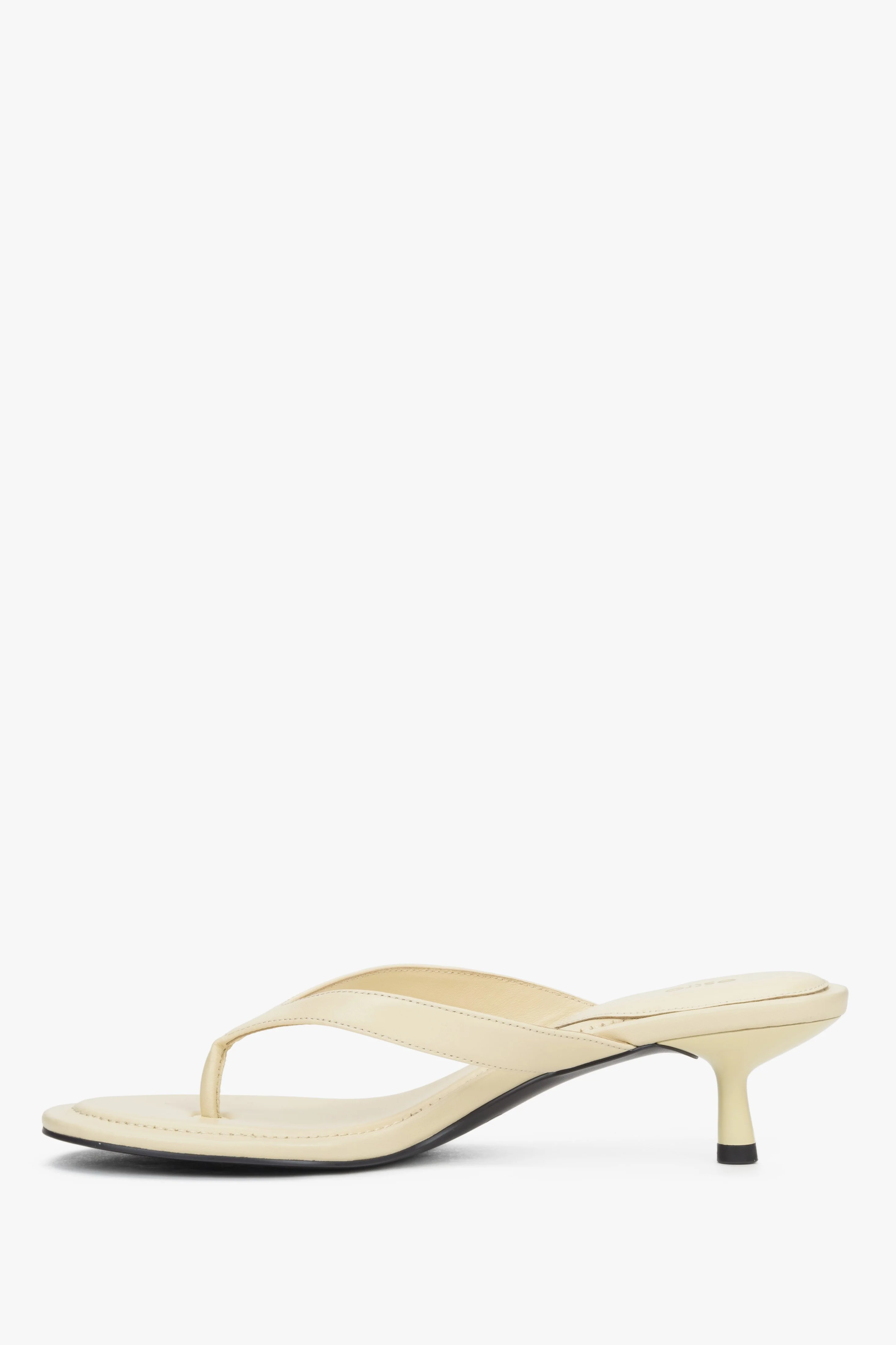 Masełkowe japonki damskie ze skóry naturalnej na obcasie typu kitten heel Estro ER00119341 - Image 6