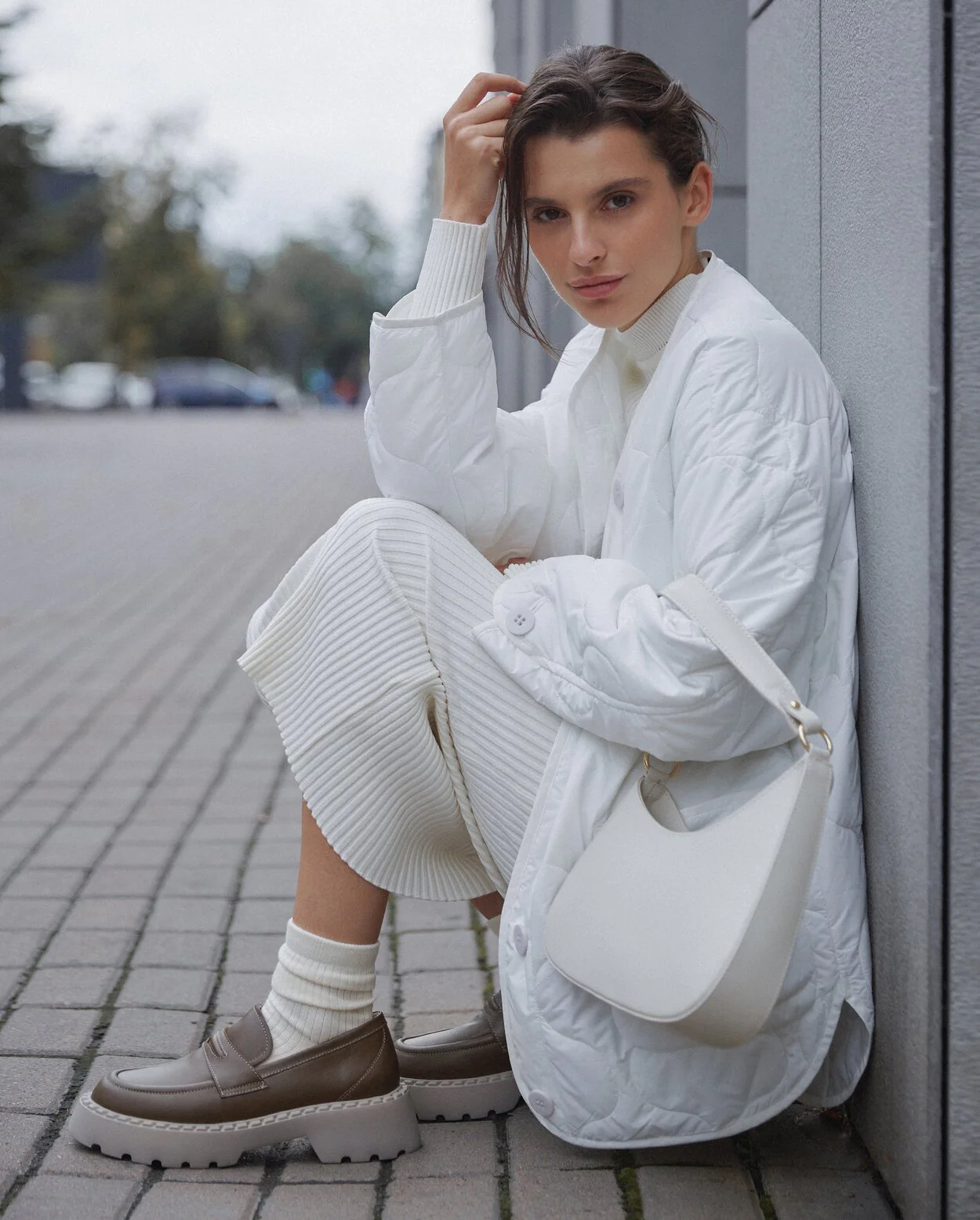 Ciemnobrązowe loafersy damskie ze skóry naturalnej na grubej podeszwie Estro ER00113302 - Image 3