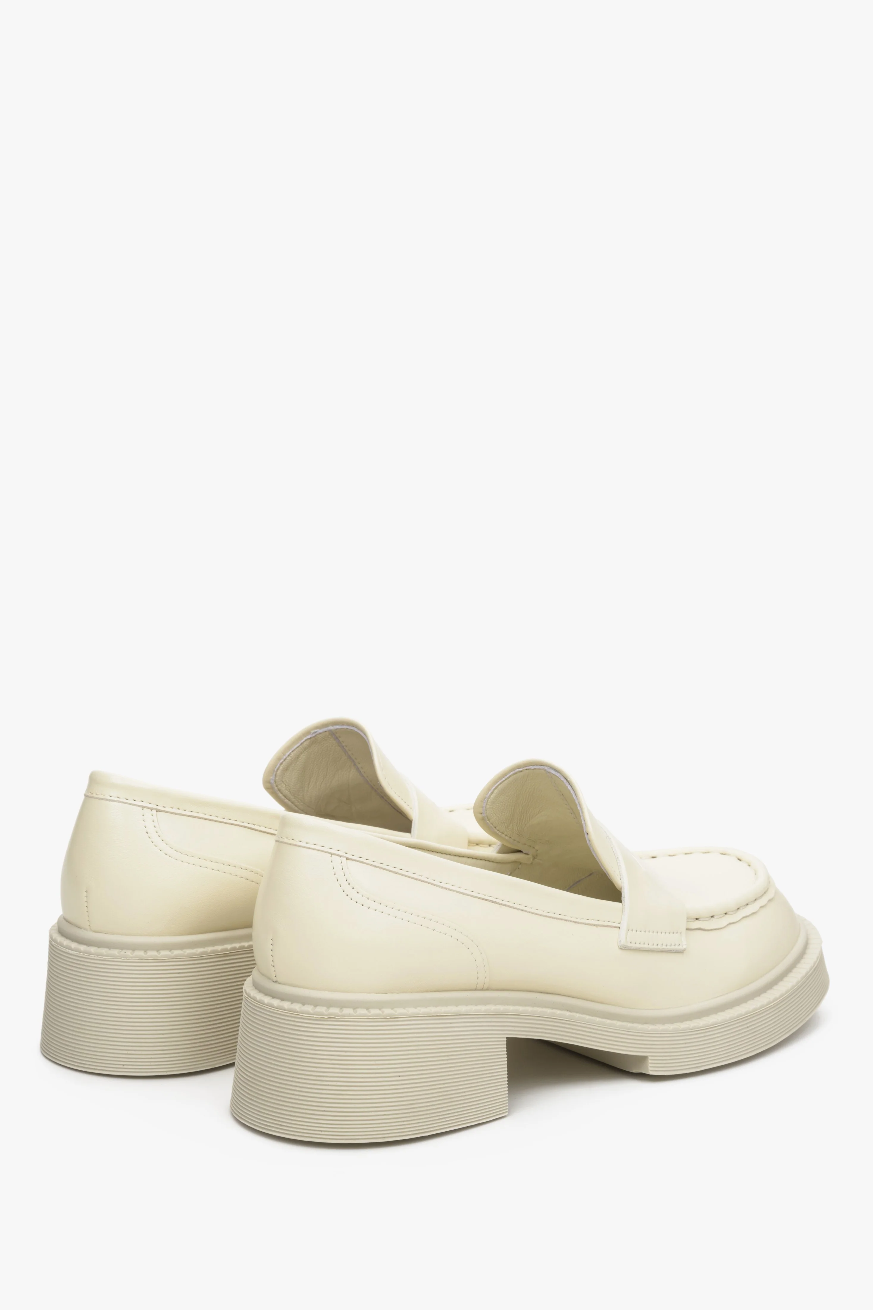 Jasnobeżowe mokasyny damskie loafersy na stabilnym obcasie ze skóry naturalnej Estro ER00113577 - Image 5