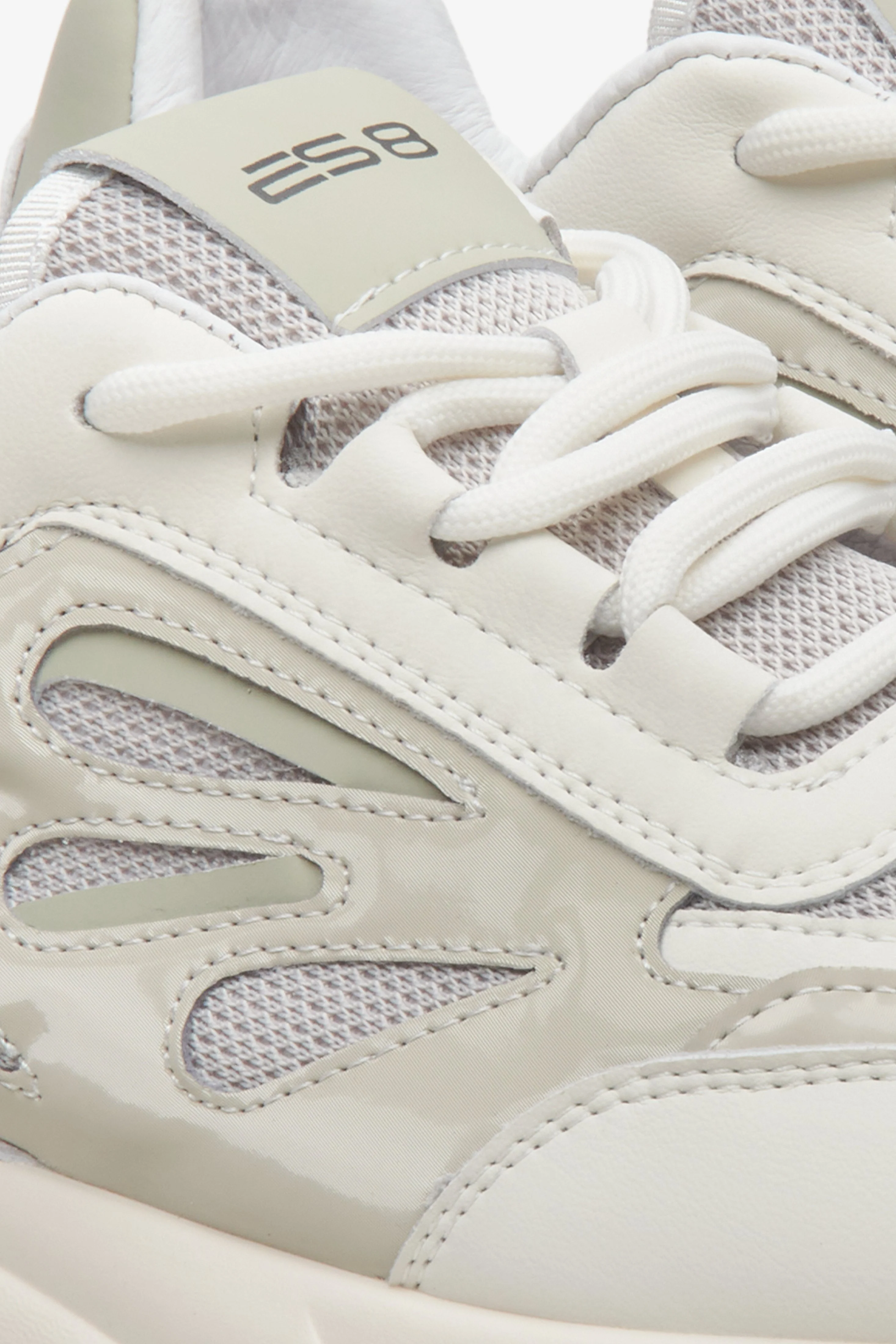 Jasnobeżowe sneakersy damskie z łączonych materiałów ES8 ER00114672 - Image 6