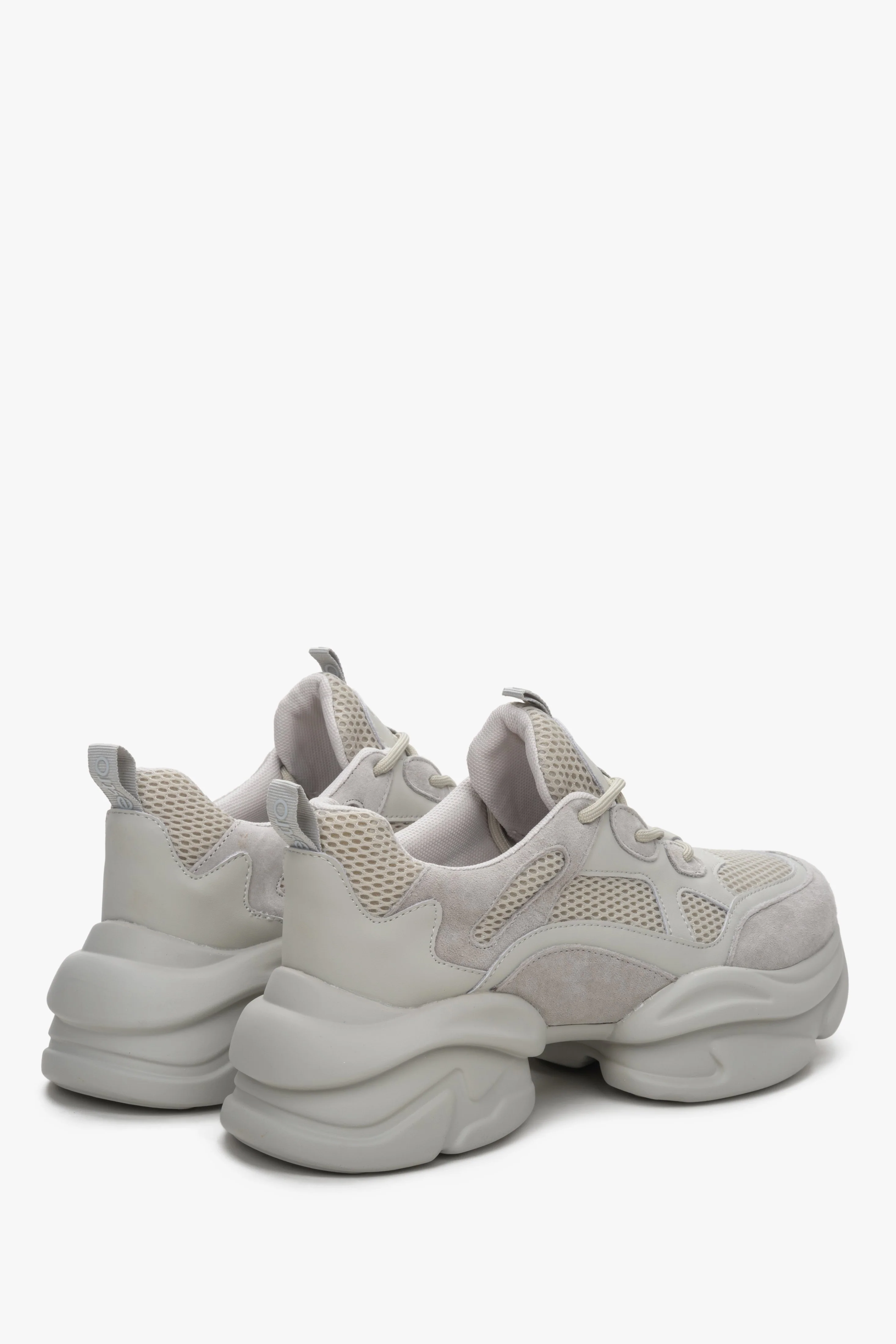 Szare sneakersy damskie z zamszu naturalnego z siateczką Estro ER00114169 - Image 4